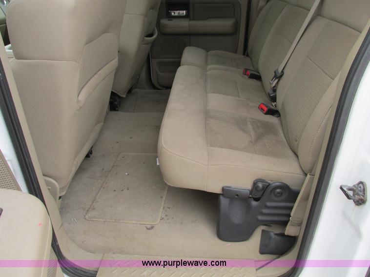 image for item F4052 2004 Ford F150 XLT Super Crew pickup truck