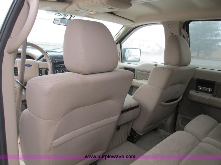 image for item F4052 2004 Ford F150 XLT Super Crew pickup truck