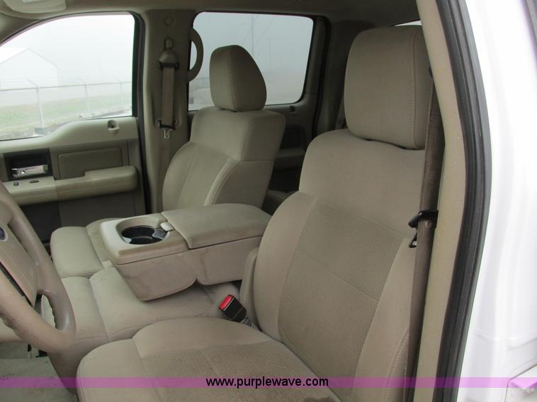 image for item F4052 2004 Ford F150 XLT Super Crew pickup truck