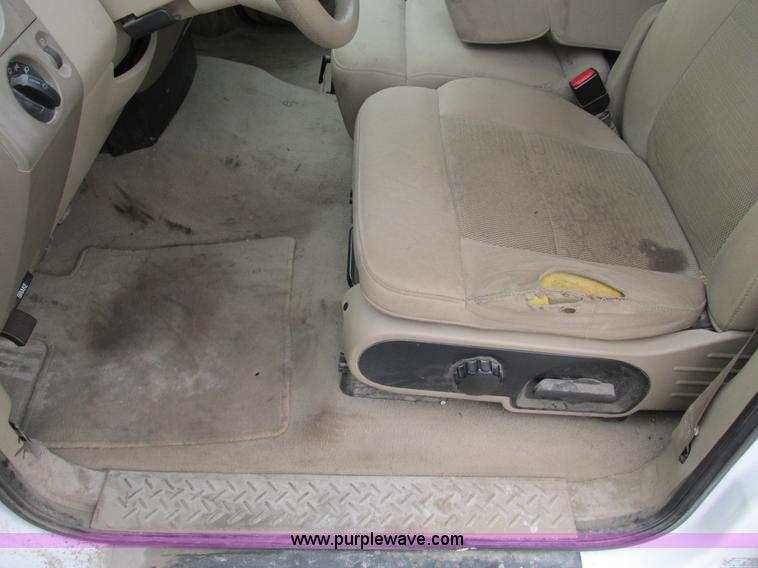 image for item F4052 2004 Ford F150 XLT Super Crew pickup truck