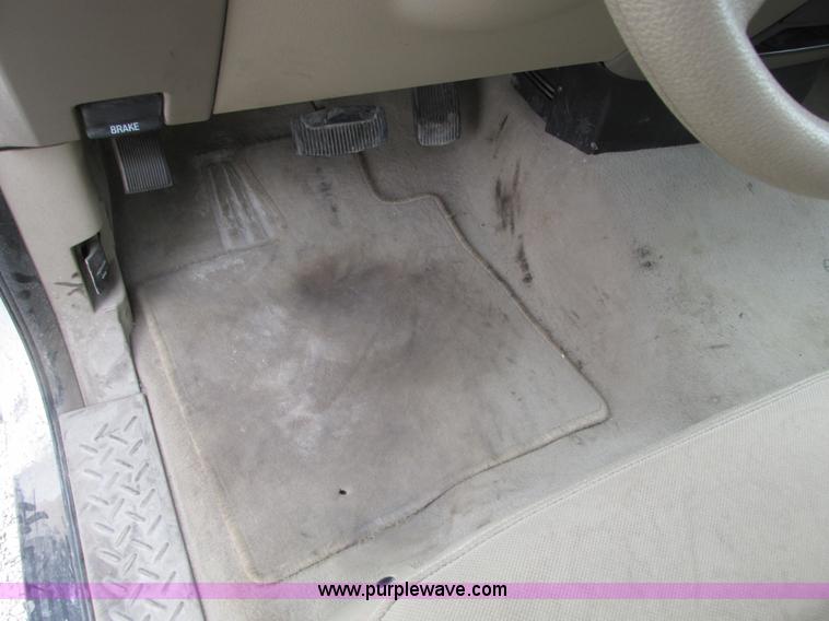 image for item F4052 2004 Ford F150 XLT Super Crew pickup truck