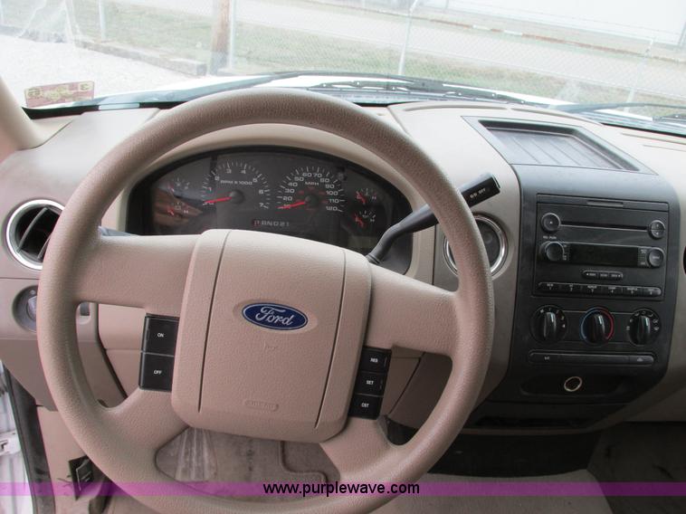 image for item F4052 2004 Ford F150 XLT Super Crew pickup truck