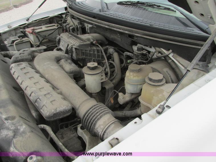 image for item F4052 2004 Ford F150 XLT Super Crew pickup truck