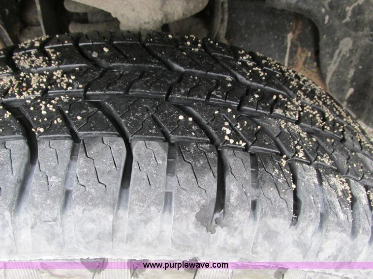 image for item F4052 2004 Ford F150 XLT Super Crew pickup truck