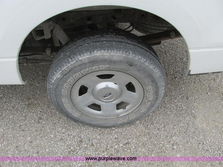 image for item F4052 2004 Ford F150 XLT Super Crew pickup truck