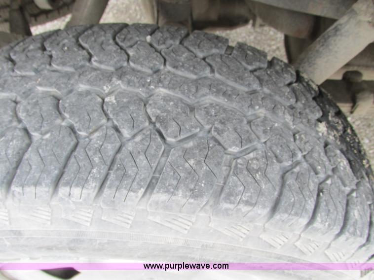 image for item F4052 2004 Ford F150 XLT Super Crew pickup truck