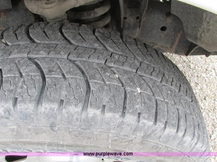 image for item F4052 2004 Ford F150 XLT Super Crew pickup truck