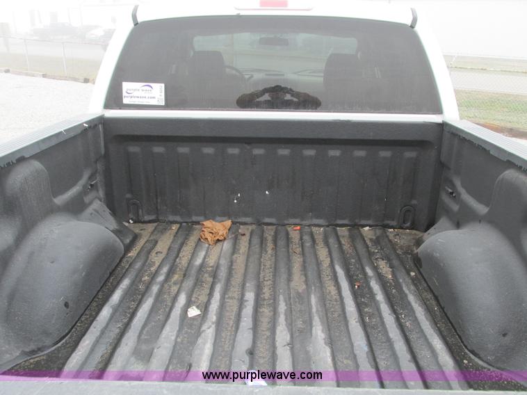 image for item F4052 2004 Ford F150 XLT Super Crew pickup truck