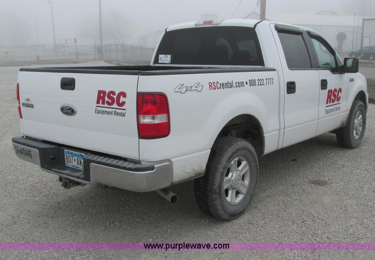 image for item F4053 2004 Ford F250 XLT Super Crew pickup truck