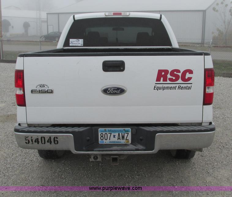 image for item F4053 2004 Ford F250 XLT Super Crew pickup truck