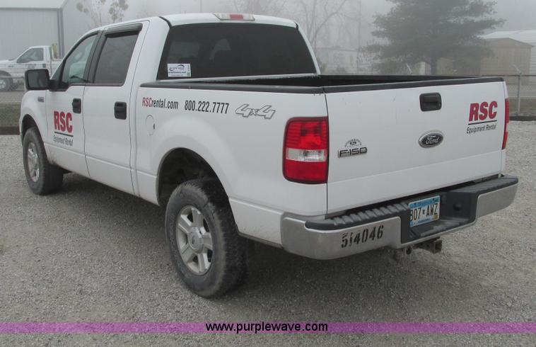 image for item F4053 2004 Ford F250 XLT Super Crew pickup truck
