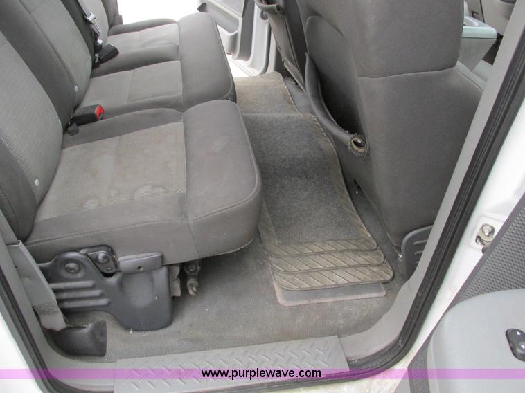 image for item F4053 2004 Ford F250 XLT Super Crew pickup truck