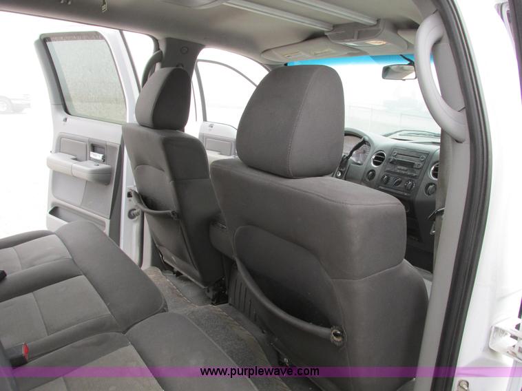 image for item F4053 2004 Ford F250 XLT Super Crew pickup truck