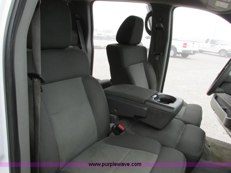 image for item F4053 2004 Ford F250 XLT Super Crew pickup truck