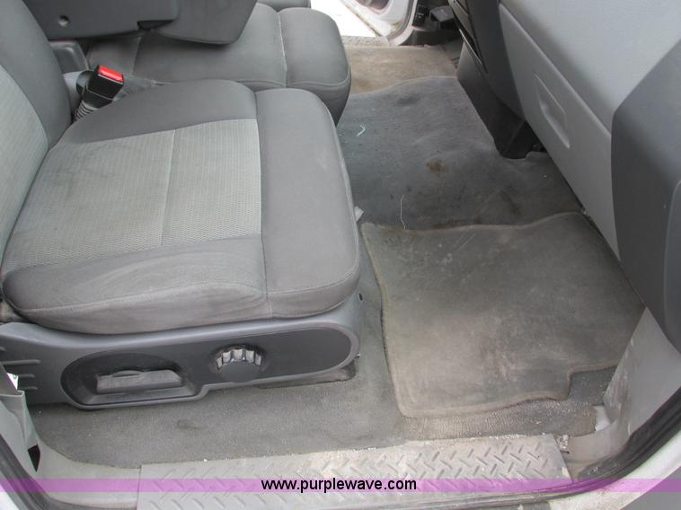 image for item F4053 2004 Ford F250 XLT Super Crew pickup truck