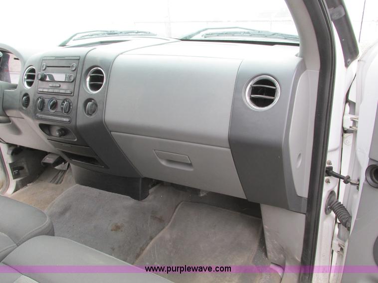 image for item F4053 2004 Ford F250 XLT Super Crew pickup truck