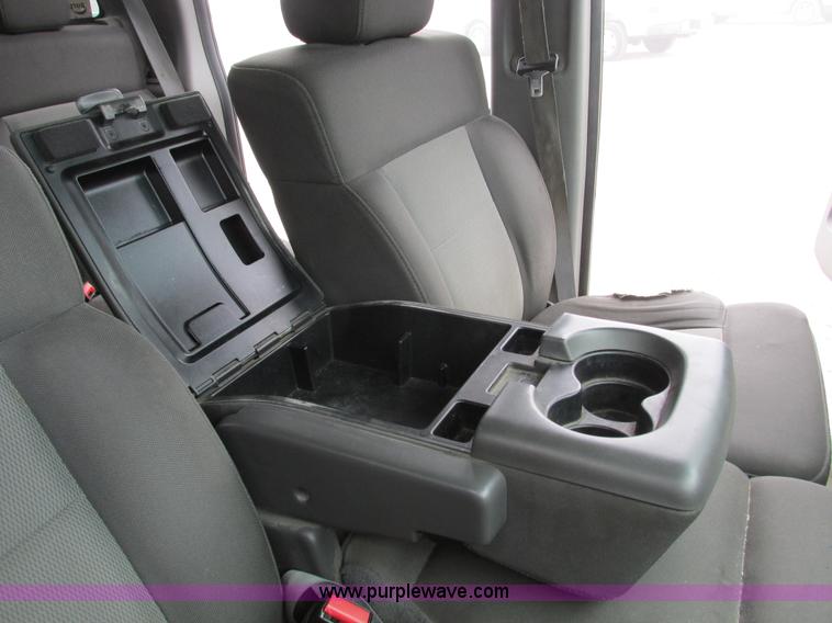 image for item F4053 2004 Ford F250 XLT Super Crew pickup truck