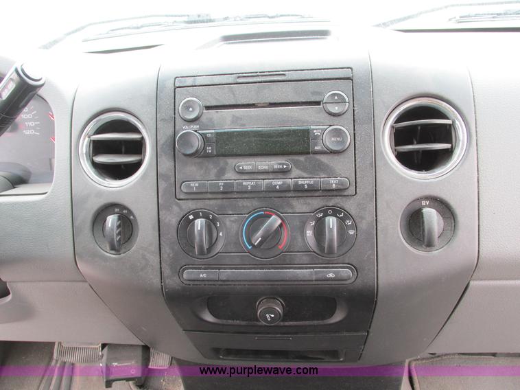 image for item F4053 2004 Ford F250 XLT Super Crew pickup truck