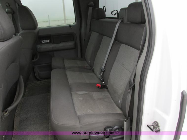 image for item F4053 2004 Ford F250 XLT Super Crew pickup truck