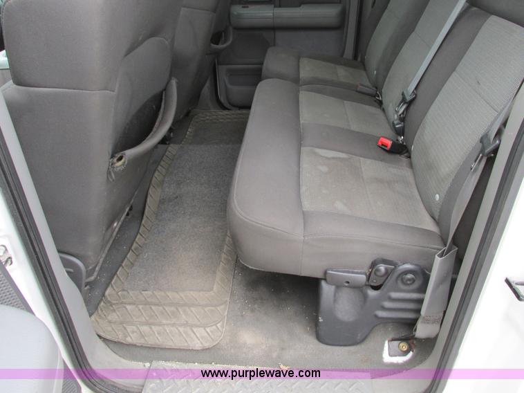 image for item F4053 2004 Ford F250 XLT Super Crew pickup truck