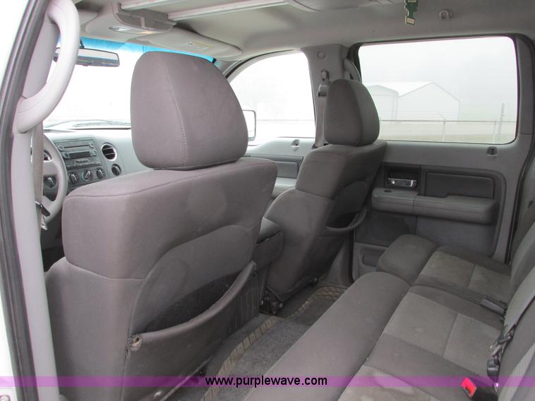 image for item F4053 2004 Ford F250 XLT Super Crew pickup truck