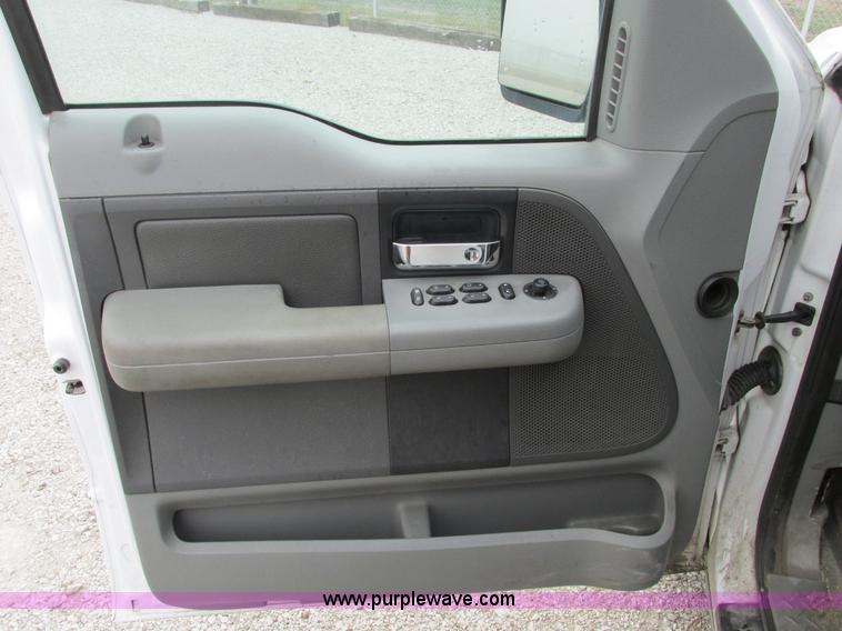 image for item F4053 2004 Ford F250 XLT Super Crew pickup truck