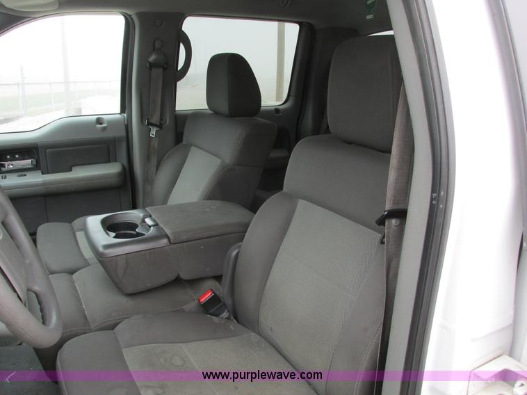 image for item F4053 2004 Ford F250 XLT Super Crew pickup truck