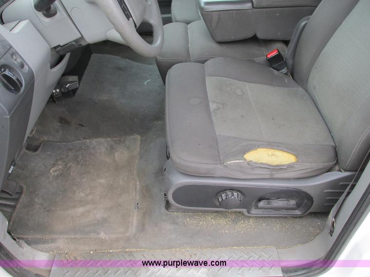 image for item F4053 2004 Ford F250 XLT Super Crew pickup truck