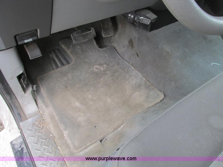 image for item F4053 2004 Ford F250 XLT Super Crew pickup truck