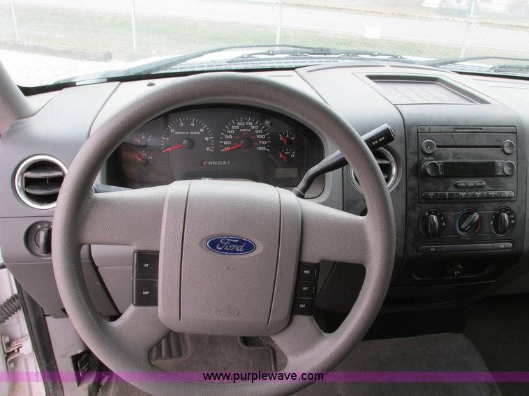 image for item F4053 2004 Ford F250 XLT Super Crew pickup truck