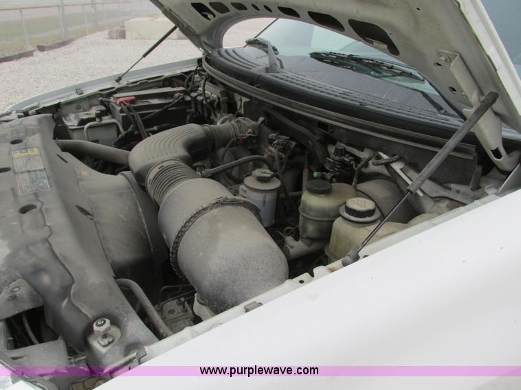 image for item F4053 2004 Ford F250 XLT Super Crew pickup truck