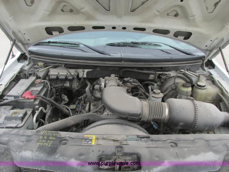 image for item F4053 2004 Ford F250 XLT Super Crew pickup truck