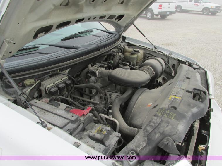 image for item F4053 2004 Ford F250 XLT Super Crew pickup truck