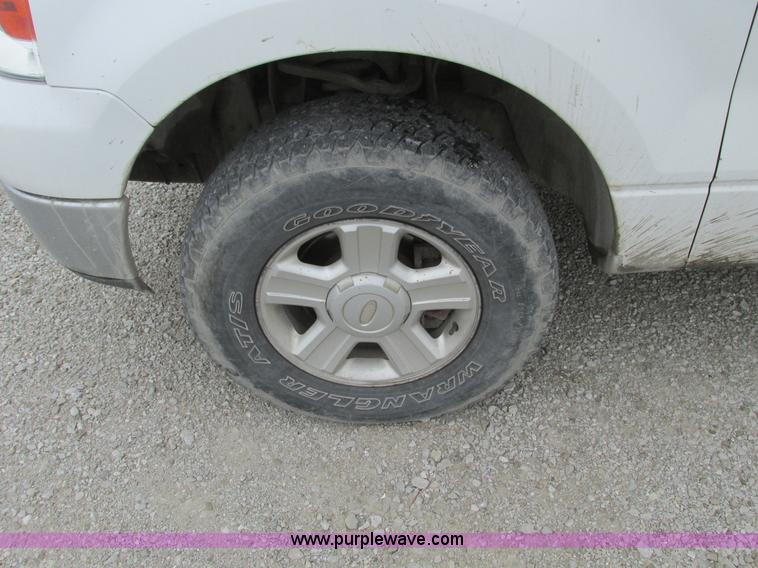 image for item F4053 2004 Ford F250 XLT Super Crew pickup truck