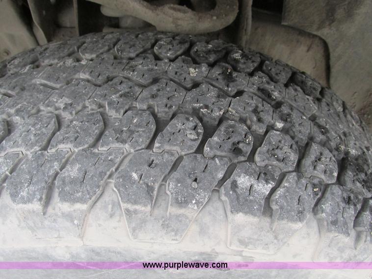 image for item F4053 2004 Ford F250 XLT Super Crew pickup truck