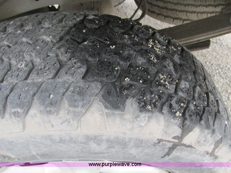 image for item F4053 2004 Ford F250 XLT Super Crew pickup truck