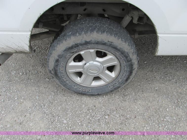 image for item F4053 2004 Ford F250 XLT Super Crew pickup truck