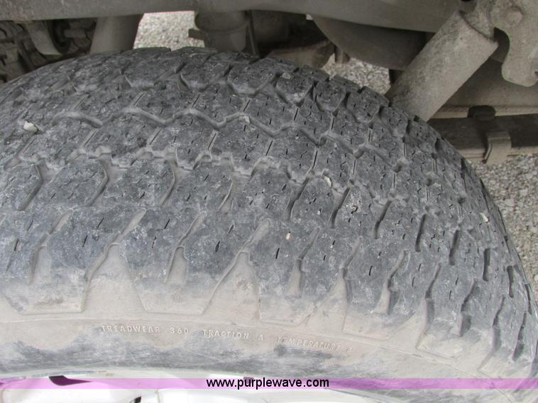 image for item F4053 2004 Ford F250 XLT Super Crew pickup truck