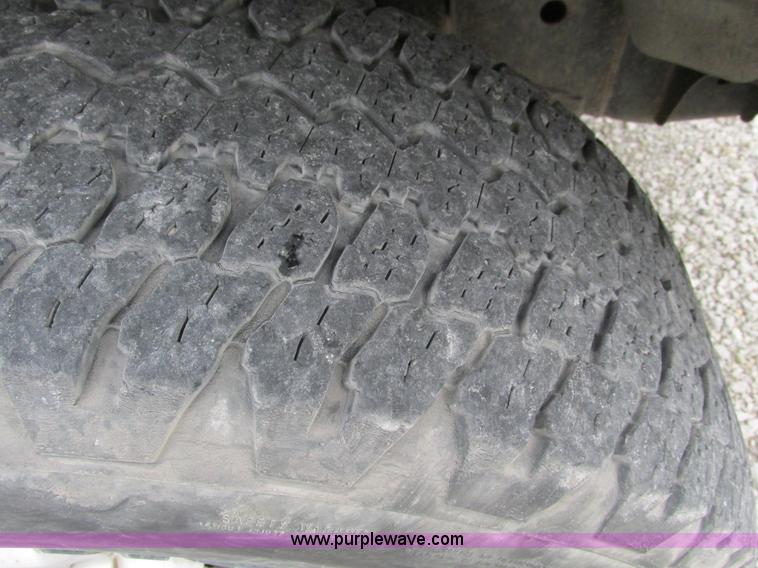 image for item F4053 2004 Ford F250 XLT Super Crew pickup truck