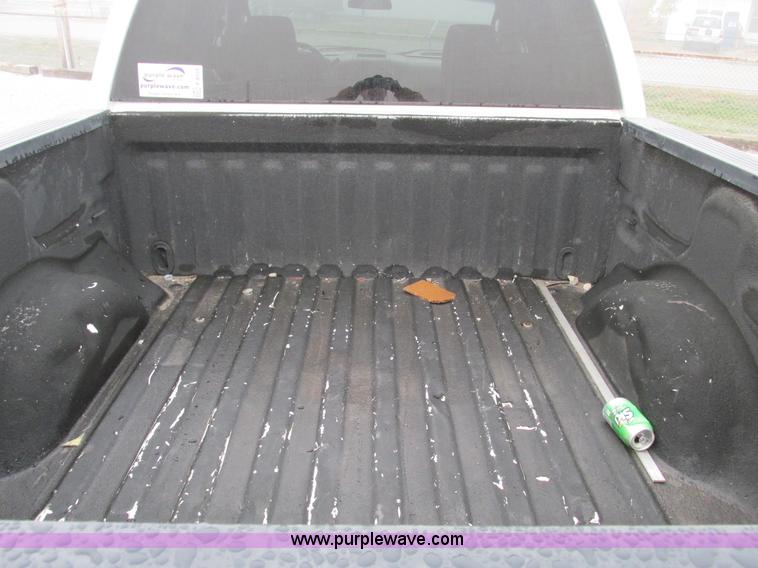 image for item F4053 2004 Ford F250 XLT Super Crew pickup truck