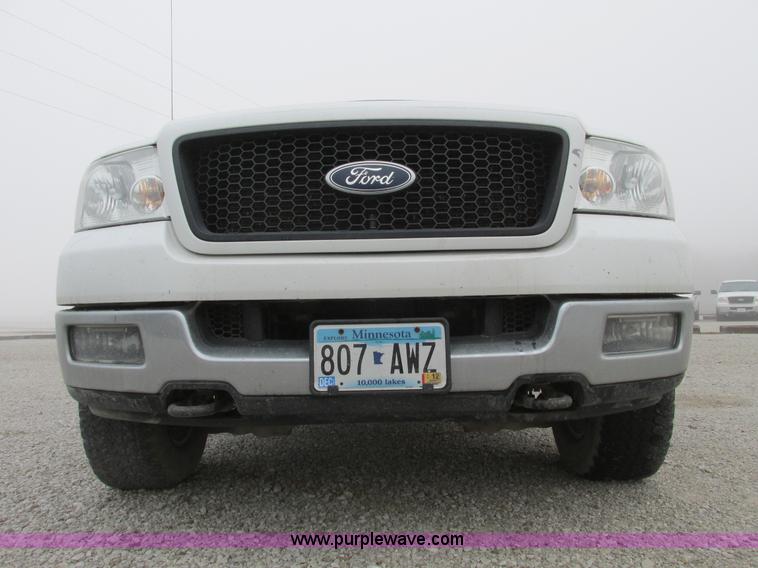 image for item F4053 2004 Ford F250 XLT Super Crew pickup truck