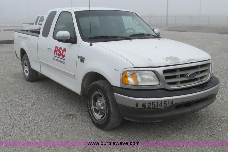 image for item F4054 2002 Ford F150 XLT SuperCab pickup truck