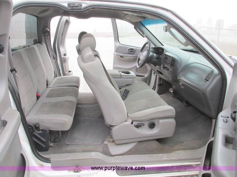 image for item F4054 2002 Ford F150 XLT SuperCab pickup truck