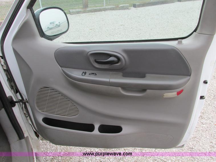 image for item F4054 2002 Ford F150 XLT SuperCab pickup truck