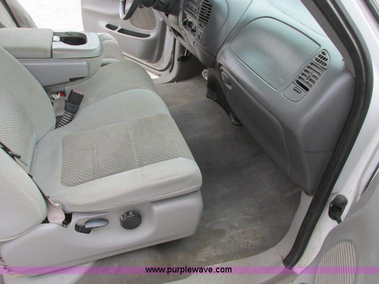 image for item F4054 2002 Ford F150 XLT SuperCab pickup truck