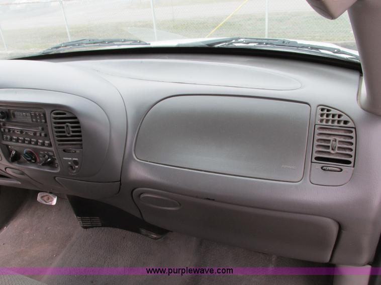 image for item F4054 2002 Ford F150 XLT SuperCab pickup truck