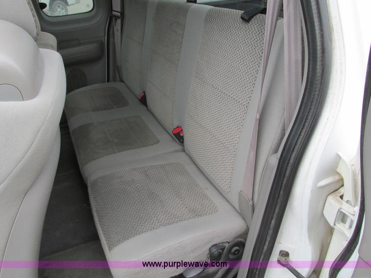 image for item F4054 2002 Ford F150 XLT SuperCab pickup truck