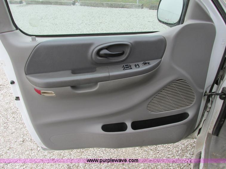 image for item F4054 2002 Ford F150 XLT SuperCab pickup truck