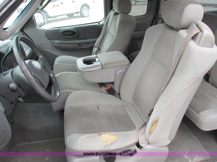 image for item F4054 2002 Ford F150 XLT SuperCab pickup truck