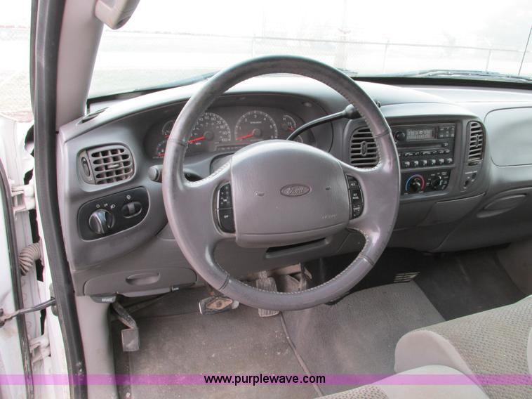 image for item F4054 2002 Ford F150 XLT SuperCab pickup truck